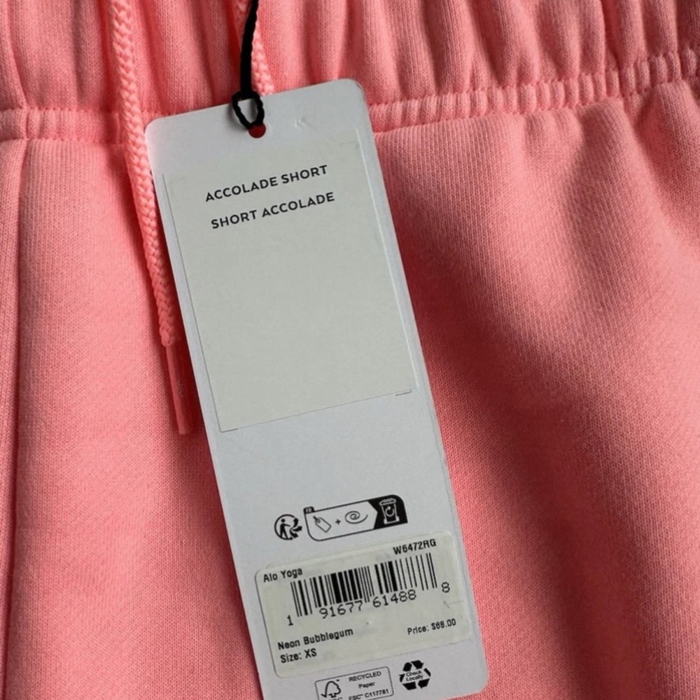 LAST ONE SAME DAY SHIP NWT AUTHENTIC ALO YOGA Neon Bubblegum Pink ACCOLADE SHORT - Picture 8 of 9